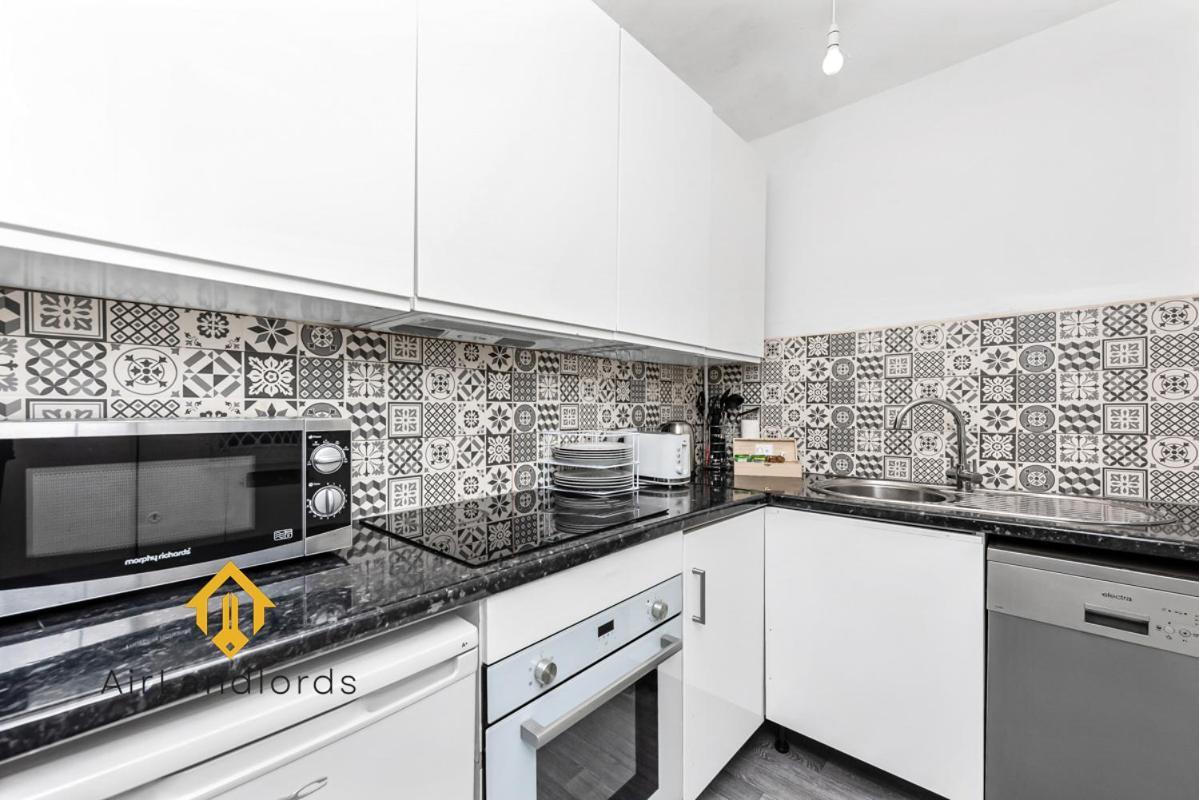 Appartamento Fantastic 4 Bedroom In Russell Square Londra
