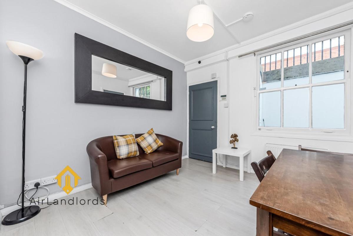 Fantastic 4 Bedroom In Russell Square Londra