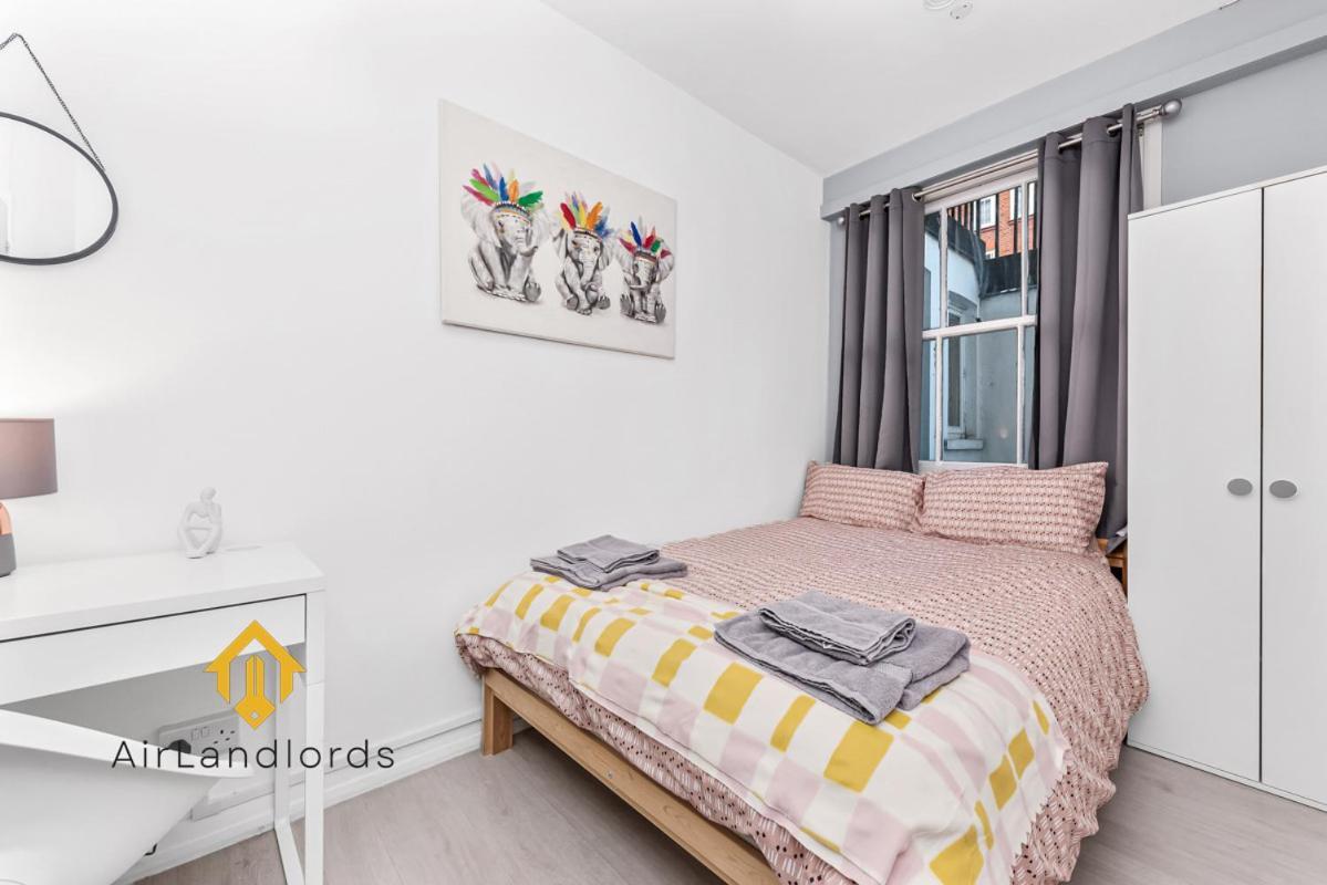 Fantastic 4 Bedroom In Russell Square Appartamento